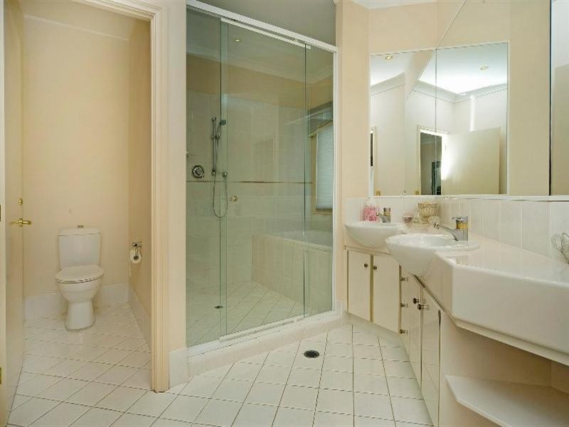 8220 Magnolia Drive West, Hope Island QLD 4212