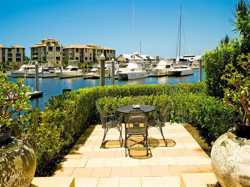 1518 Riverdale Drive, Hope Island QLD 4212