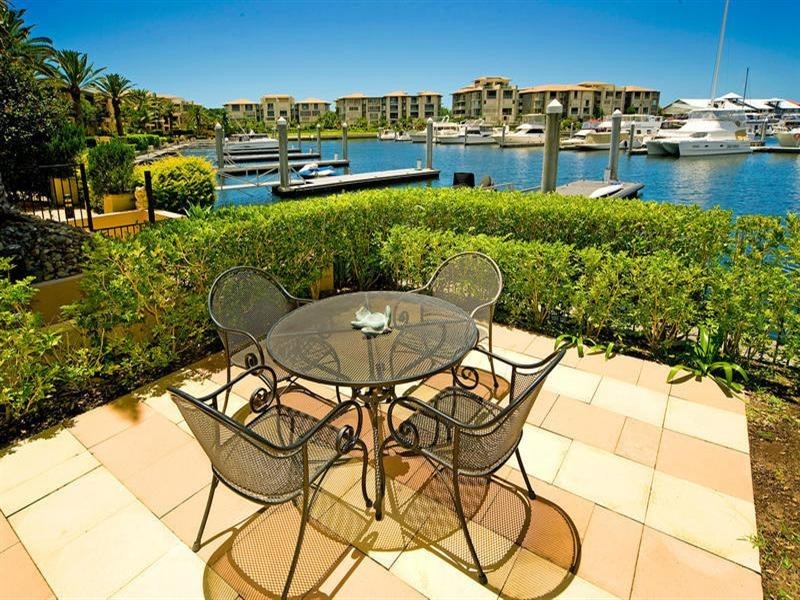 1518 Riverdale Drive, Hope Island QLD 4212