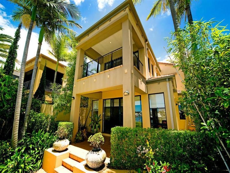 1518 Riverdale Drive, Hope Island QLD 4212