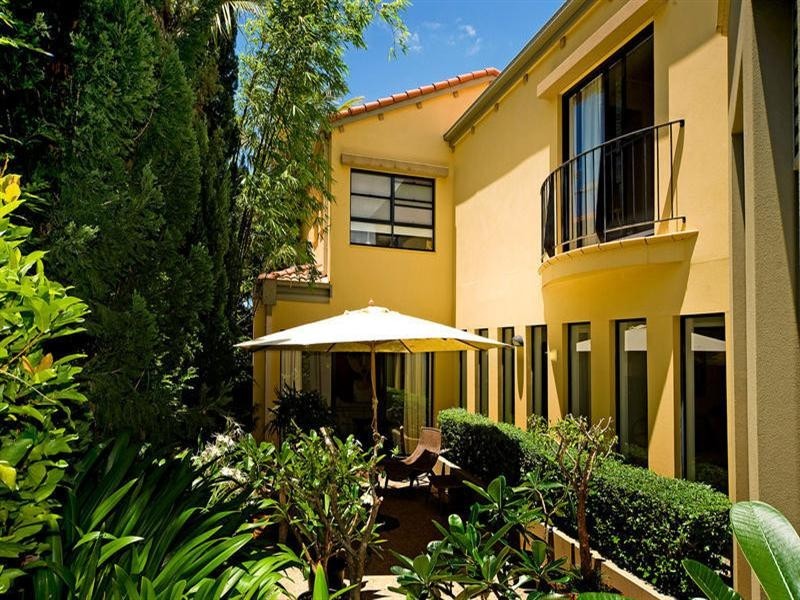 1518 Riverdale Drive, Hope Island QLD 4212