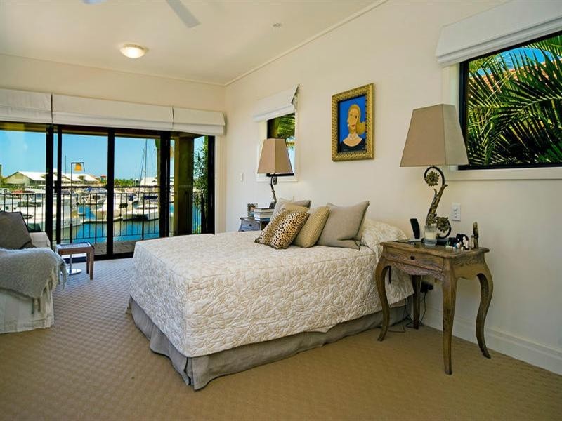 1518 Riverdale Drive, Hope Island QLD 4212