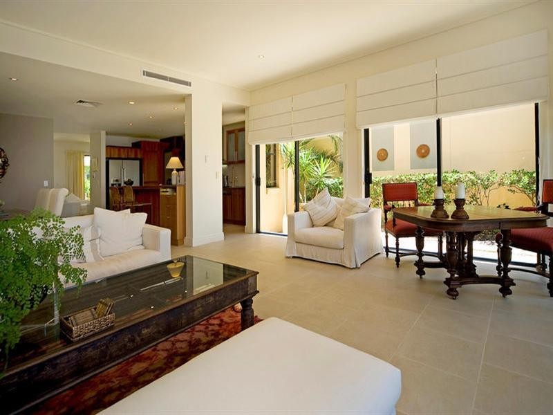 1518 Riverdale Drive, Hope Island QLD 4212