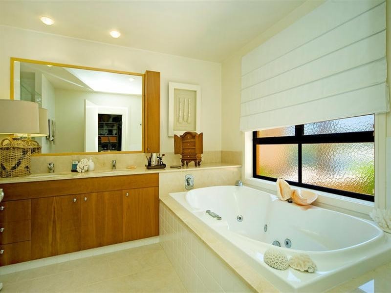 1518 Riverdale Drive, Hope Island QLD 4212