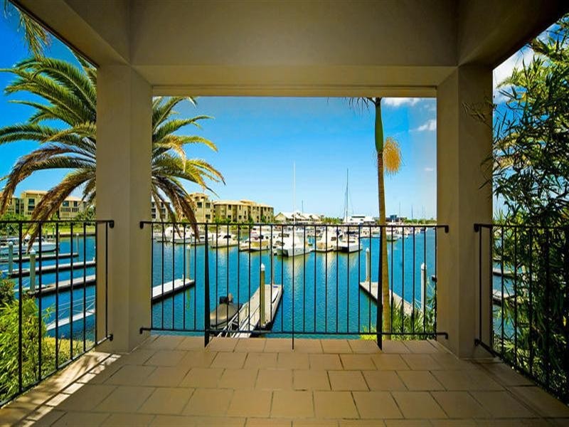 1518 Riverdale Drive, Hope Island QLD 4212