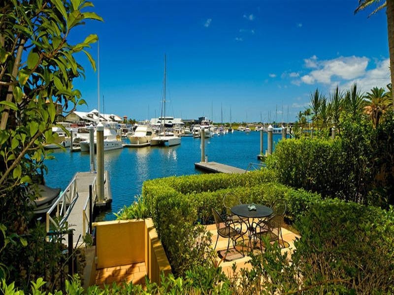 1518 Riverdale Drive, Hope Island QLD 4212