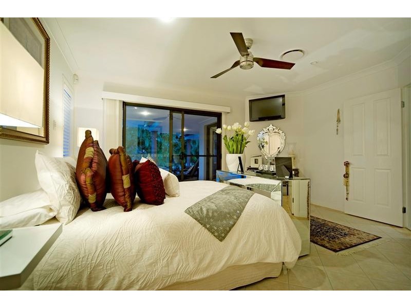 2005 Gracemere Drive, Hope Island QLD 4212