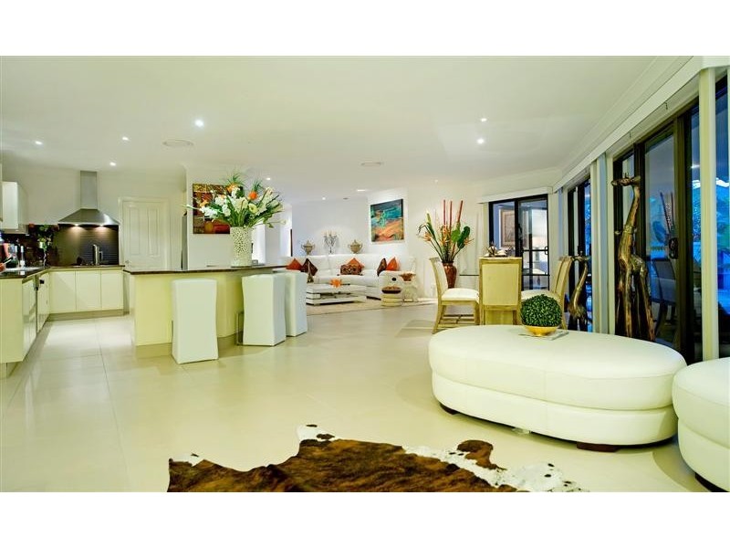 2005 Gracemere Drive, Hope Island QLD 4212