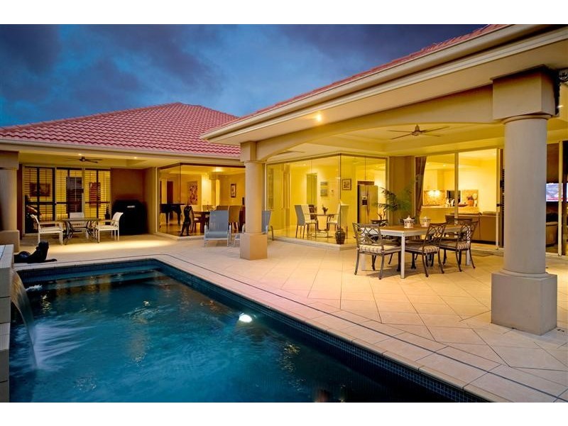 2325 Cressbrook Drive, Hope Island QLD 4212