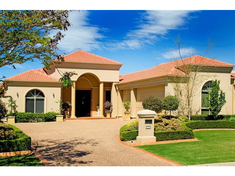 2325 Cressbrook Drive, Hope Island QLD 4212