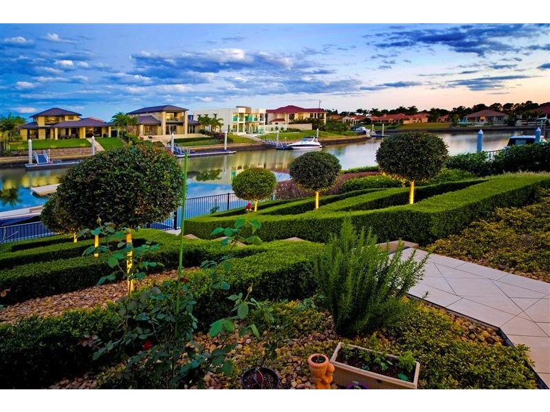 2325 Cressbrook Drive, Hope Island QLD 4212