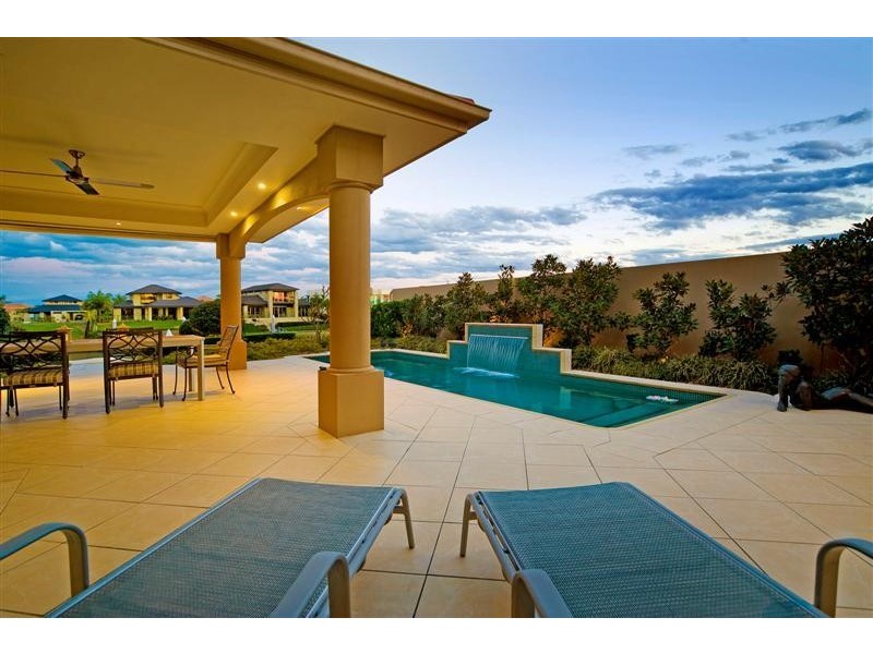 2325 Cressbrook Drive, Hope Island QLD 4212