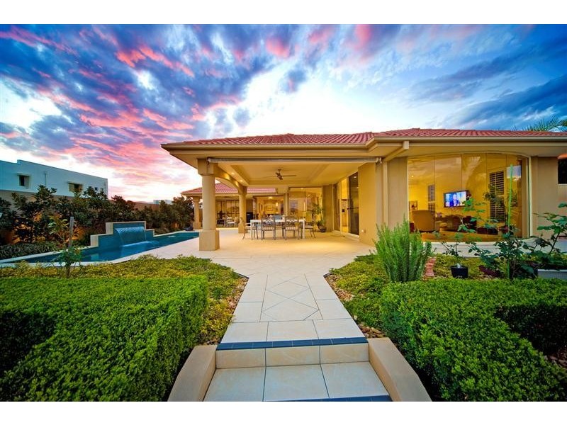 2325 Cressbrook Drive, Hope Island QLD 4212