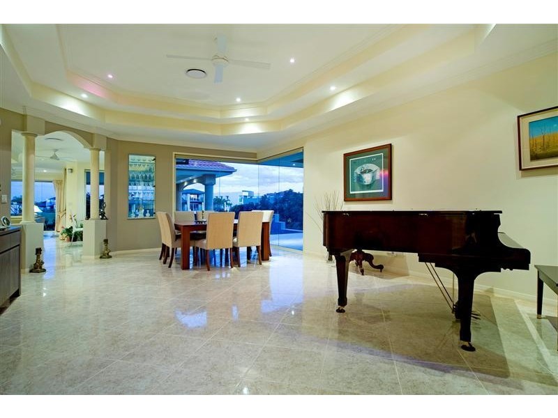 2325 Cressbrook Drive, Hope Island QLD 4212