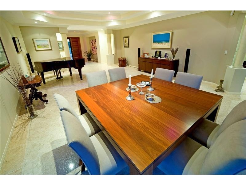 2325 Cressbrook Drive, Hope Island QLD 4212