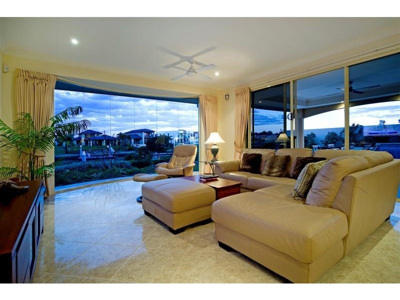 2325 Cressbrook Drive, Hope Island QLD 4212