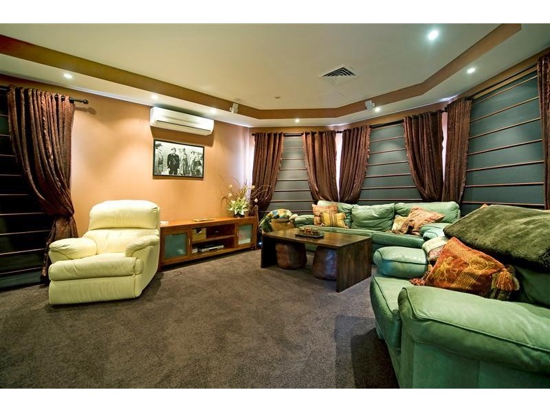 1030 Rosebank Way, Hope Island QLD 4212