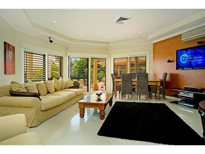 1030 Rosebank Way, Hope Island QLD 4212