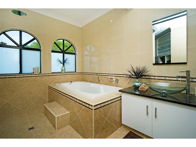 1030 Rosebank Way, Hope Island QLD 4212