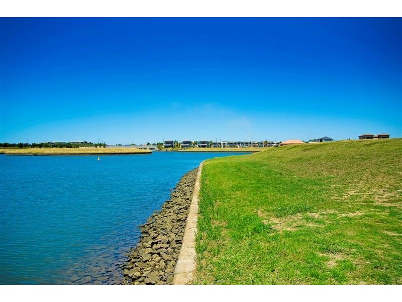 2626 Virginia Drive, Hope Island QLD 4212