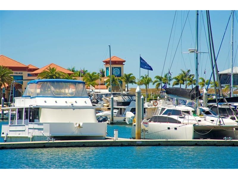 2626 Virginia Drive, Hope Island QLD 4212