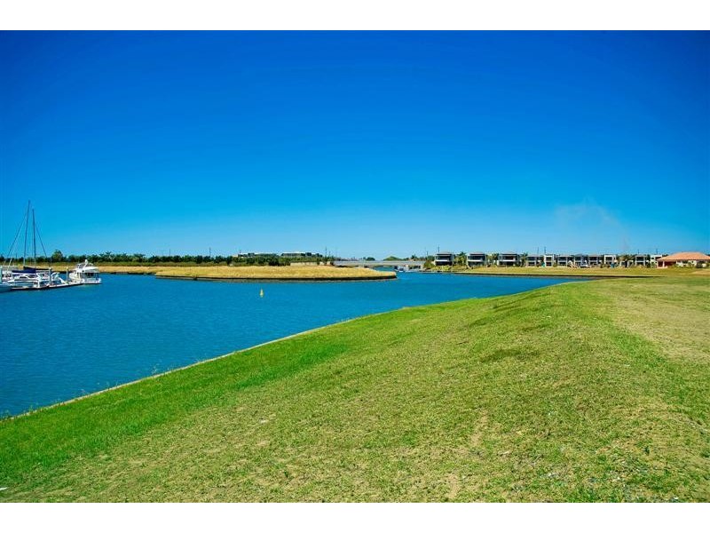 2626 Virginia Drive, Hope Island QLD 4212
