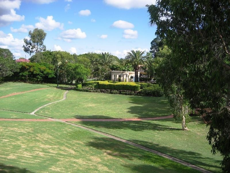 6 Verandahs At The Pines. 23 Santa Barbara Road, Hope Island QLD 4212