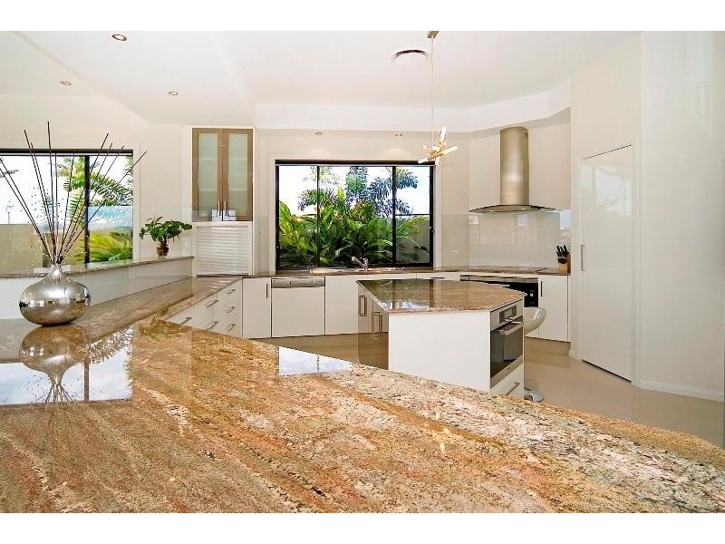 2174 Beaufort Way, Hope Island QLD 4212