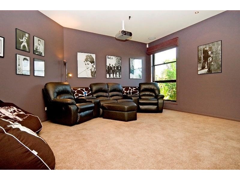 2174 Beaufort Way, Hope Island QLD 4212