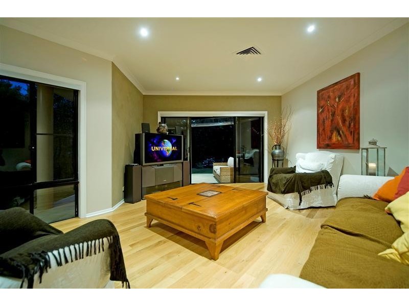 1646 Riverdale Drive, Hope Island QLD 4212