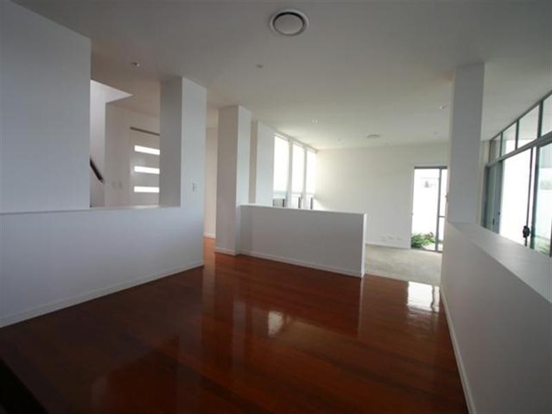 6071 Lugano Drive, Hope Island QLD 4212