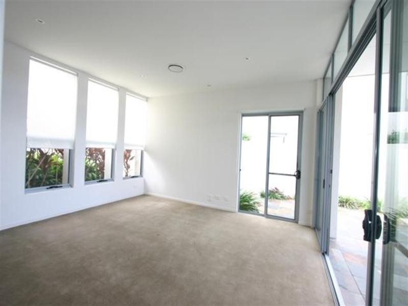 6071 Lugano Drive, Hope Island QLD 4212