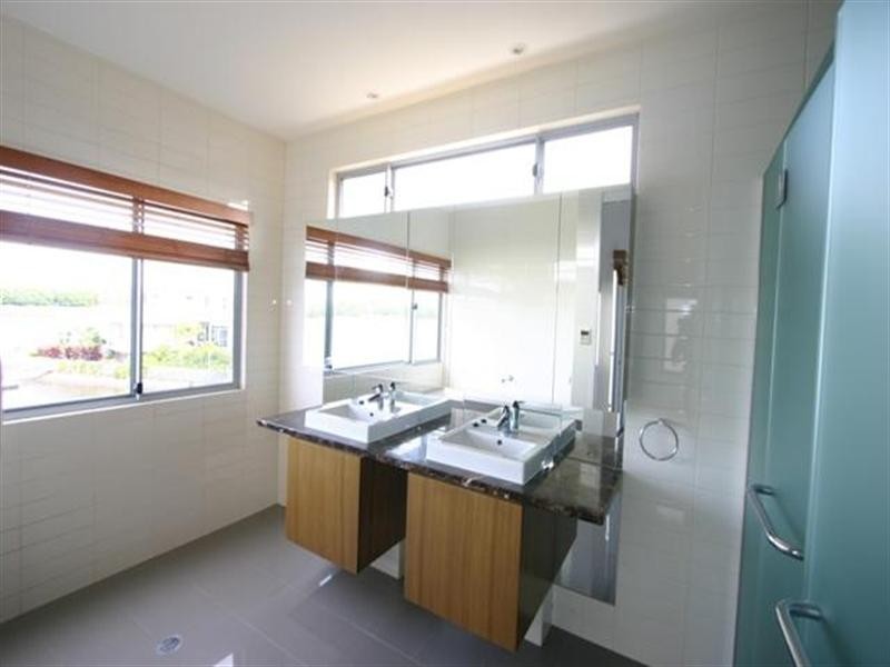 6071 Lugano Drive, Hope Island QLD 4212