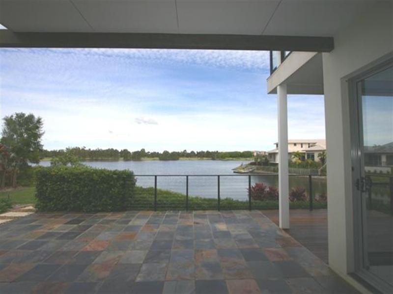 6071 Lugano Drive, Hope Island QLD 4212