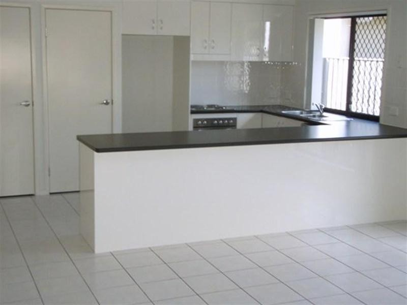 21 Carmarthen Circuit, Pacific Pines QLD 4211