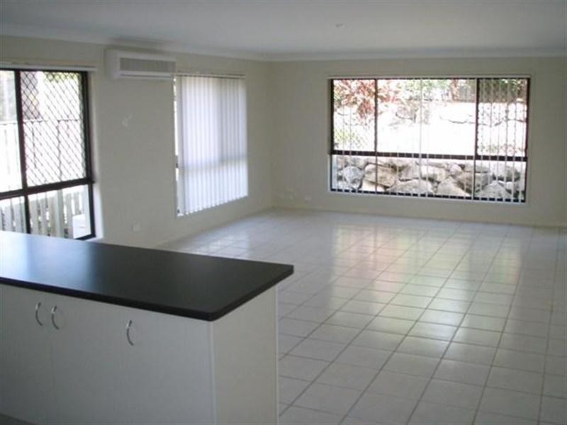 21 Carmarthen Circuit, Pacific Pines QLD 4211