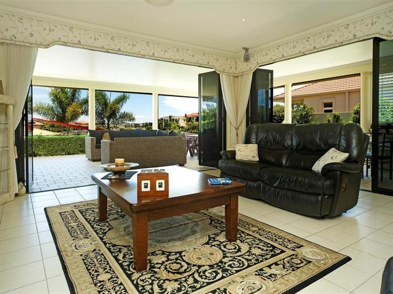 3109 Riverleigh Drive, Hope Island QLD 4212