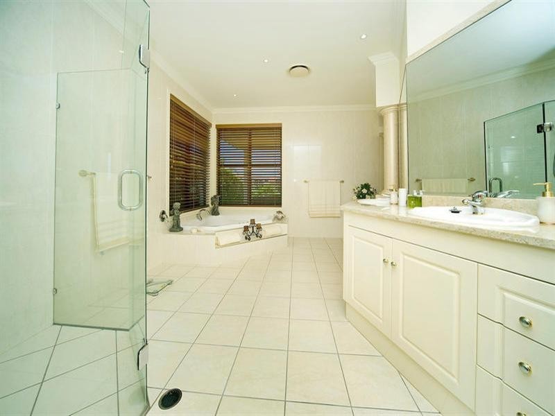 3109 Riverleigh Drive, Hope Island QLD 4212