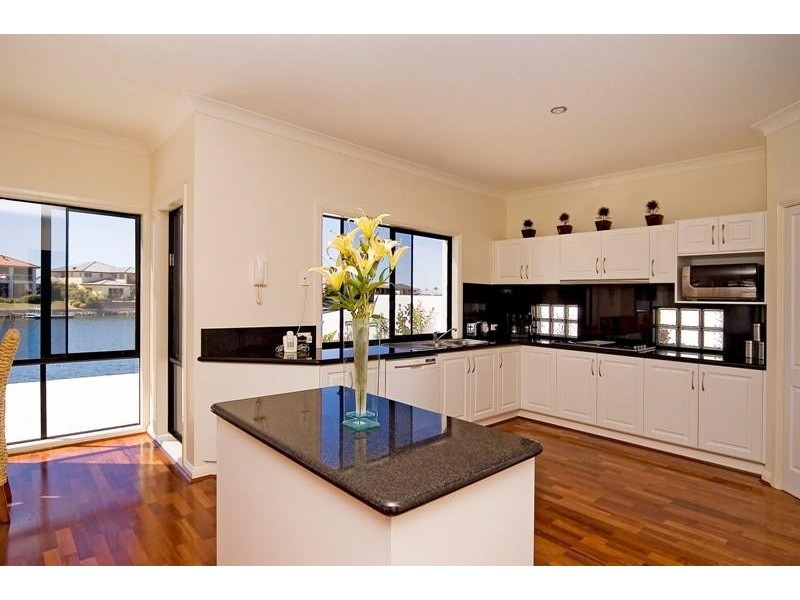 17 Sabrina Avenue, Hope Island QLD 4212