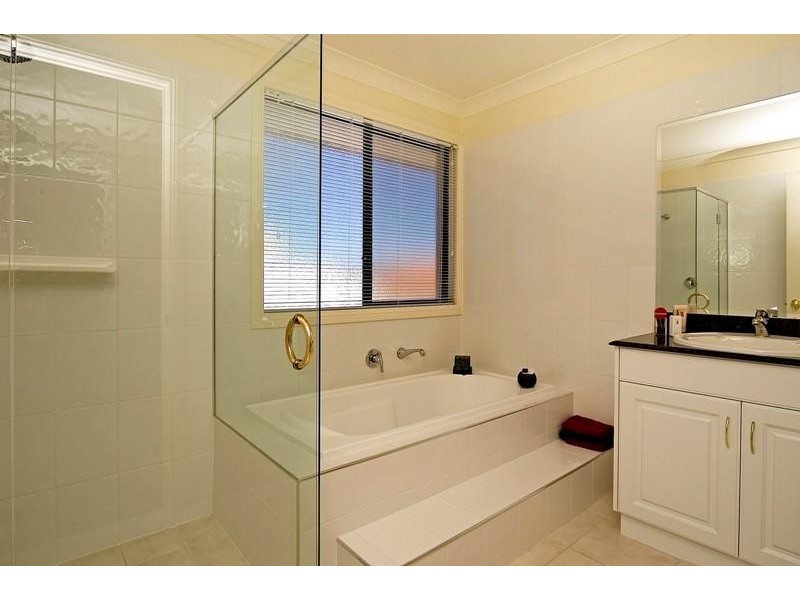 17 Sabrina Avenue, Hope Island QLD 4212