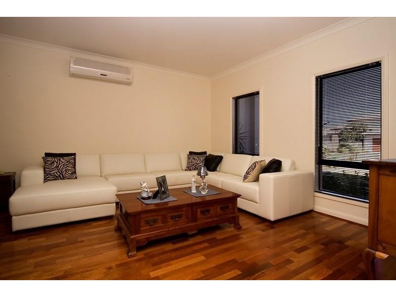 17 Sabrina Avenue, Hope Island QLD 4212