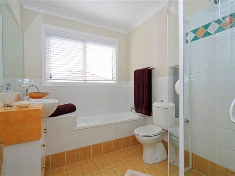 12 Ken Crescent, Helensvale QLD 4212