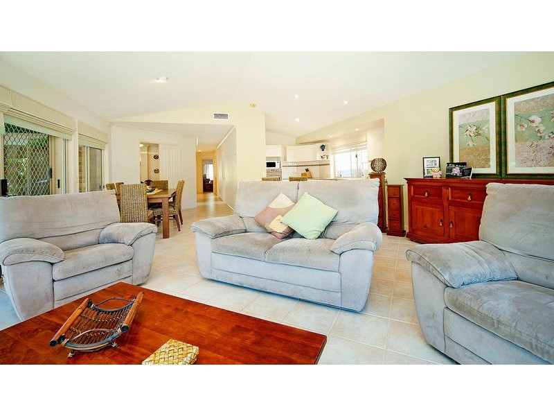 15 Edgeworth Place, Helensvale QLD 4212