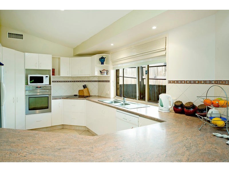 15 Edgeworth Place, Helensvale QLD 4212