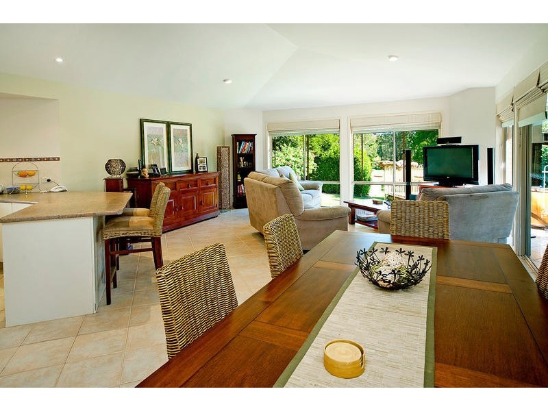 15 Edgeworth Place, Helensvale QLD 4212