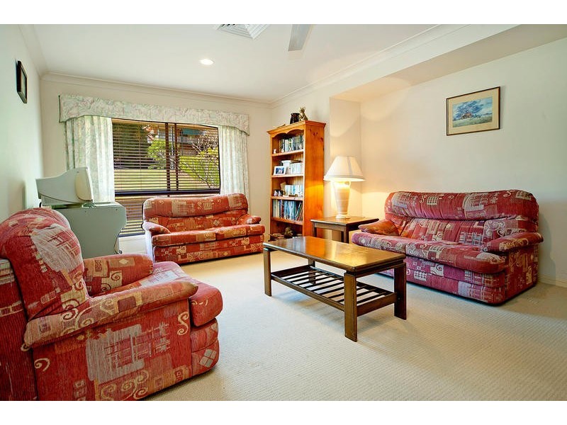 15 Edgeworth Place, Helensvale QLD 4212