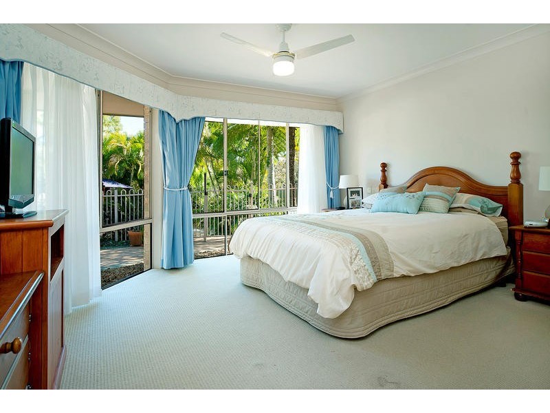 15 Edgeworth Place, Helensvale QLD 4212