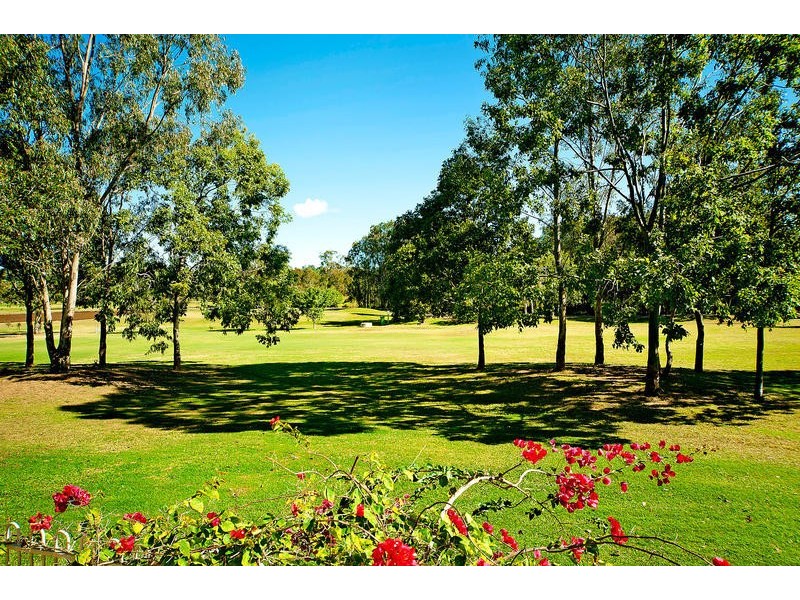 15 Edgeworth Place, Helensvale QLD 4212