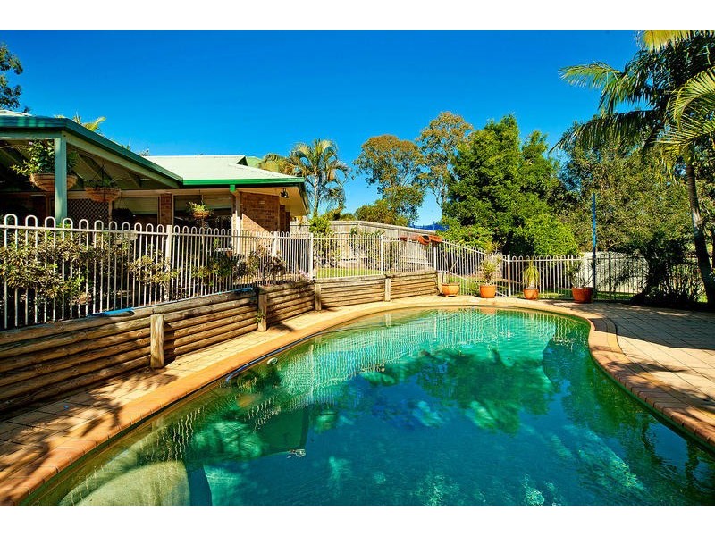 15 Edgeworth Place, Helensvale QLD 4212