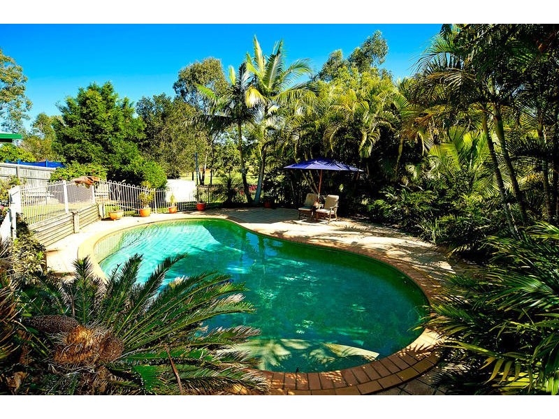 15 Edgeworth Place, Helensvale QLD 4212